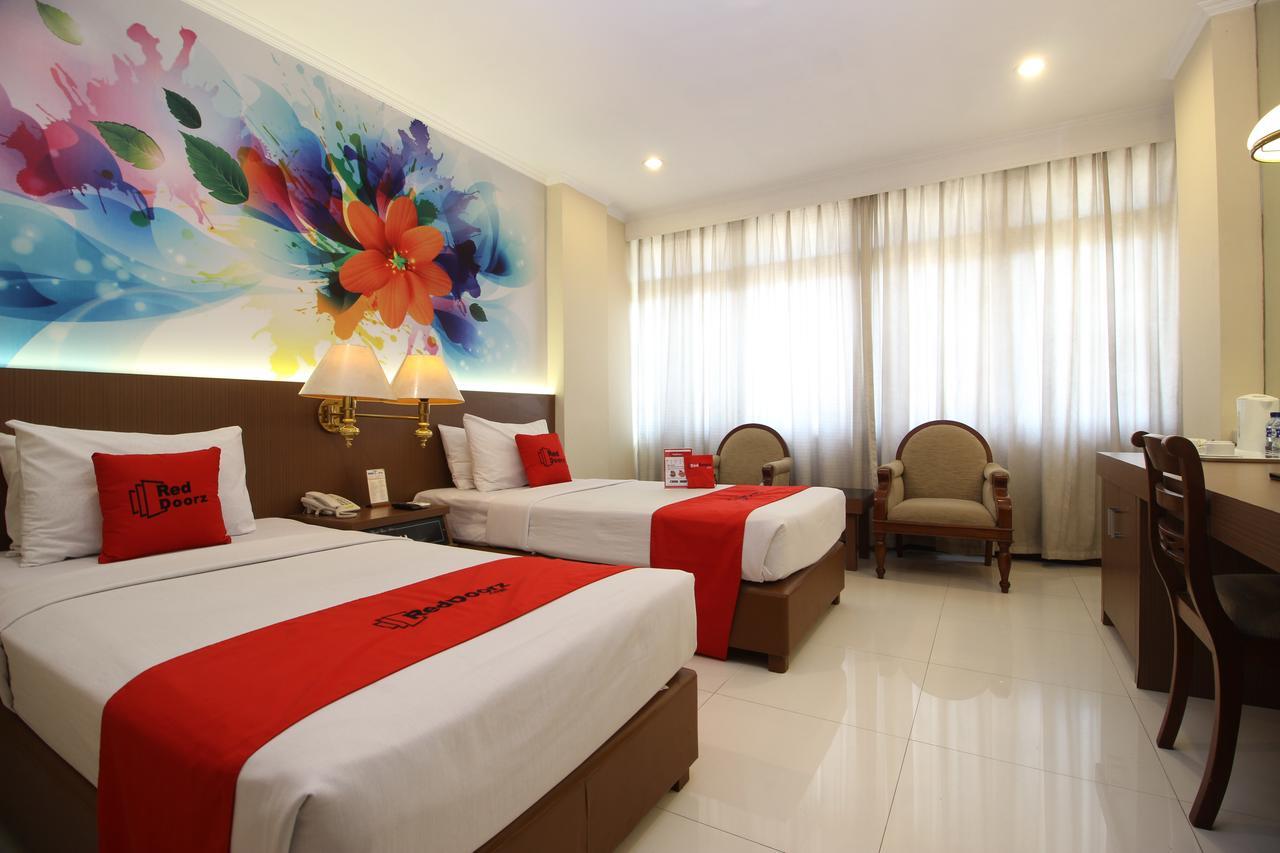 Reddoorz Premium @ Slamet Riyadi 2 Solo Exterior foto