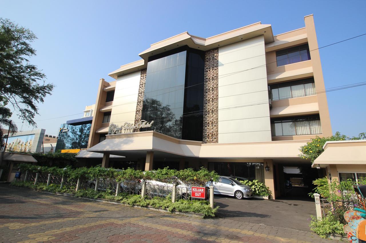 Reddoorz Premium @ Slamet Riyadi 2 Solo Exterior foto