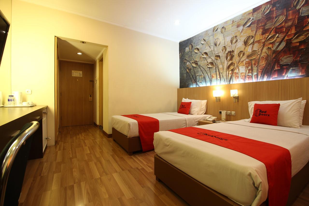Reddoorz Premium @ Slamet Riyadi 2 Solo Exterior foto