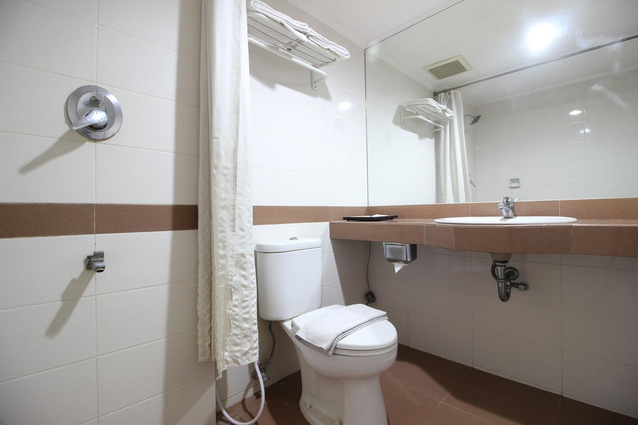 Reddoorz Premium @ Slamet Riyadi 2 Solo Exterior foto