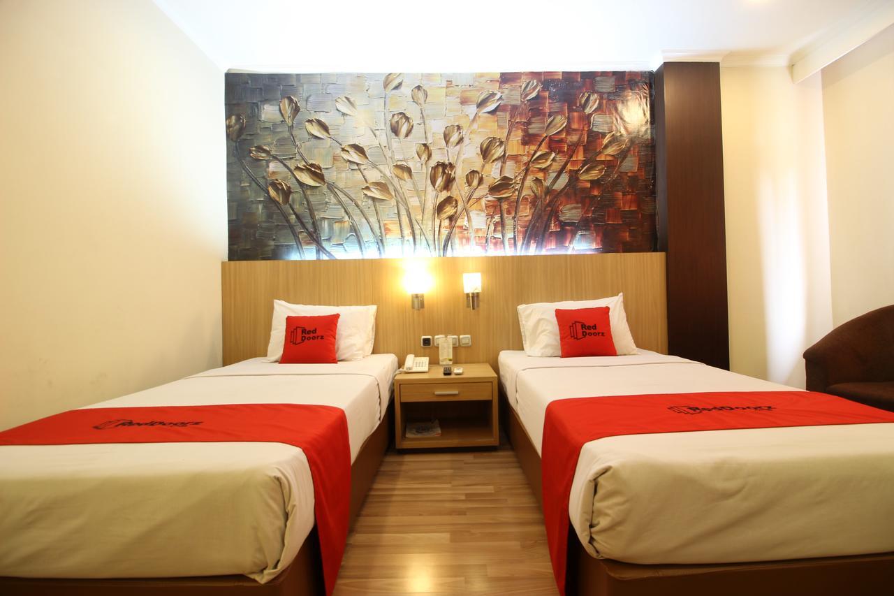 Reddoorz Premium @ Slamet Riyadi 2 Solo Exterior foto