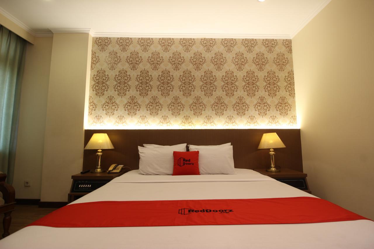 Reddoorz Premium @ Slamet Riyadi 2 Solo Exterior foto
